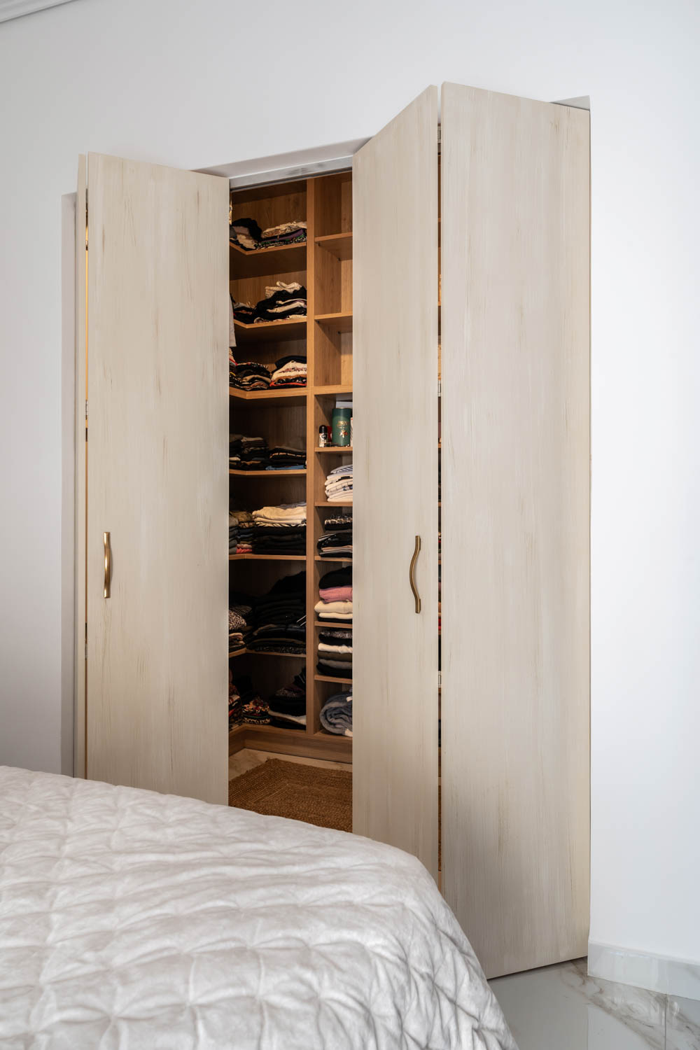 gallery-item