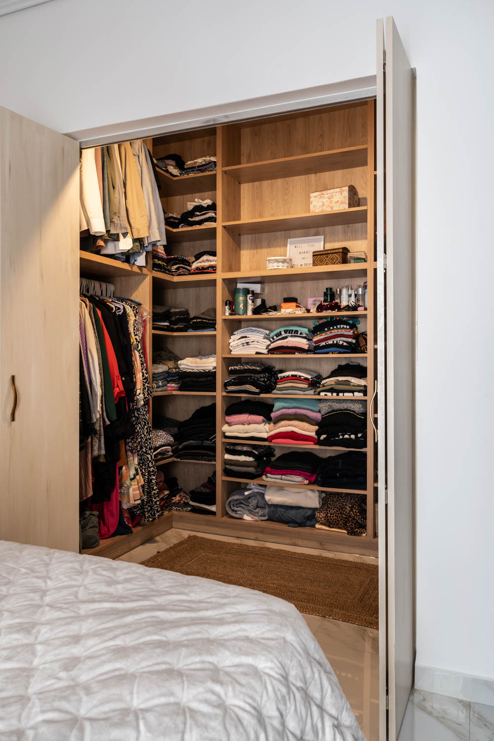 gallery-item