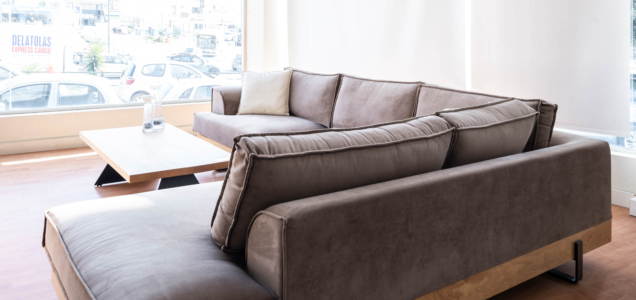 gallery-item