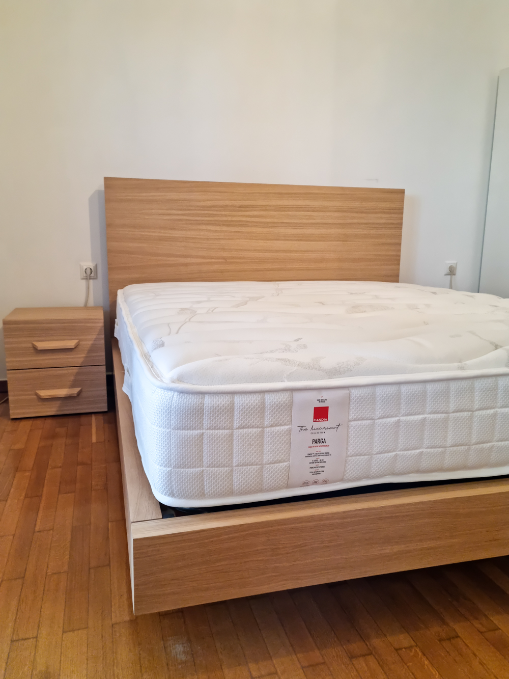 gallery-item