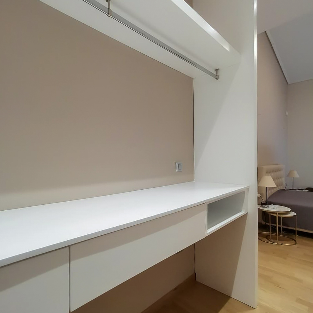 gallery-item