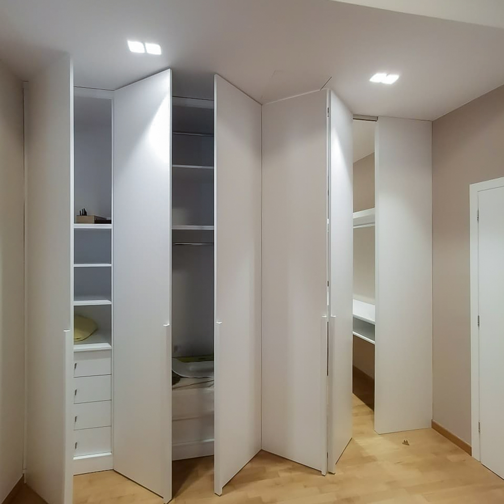 gallery-item