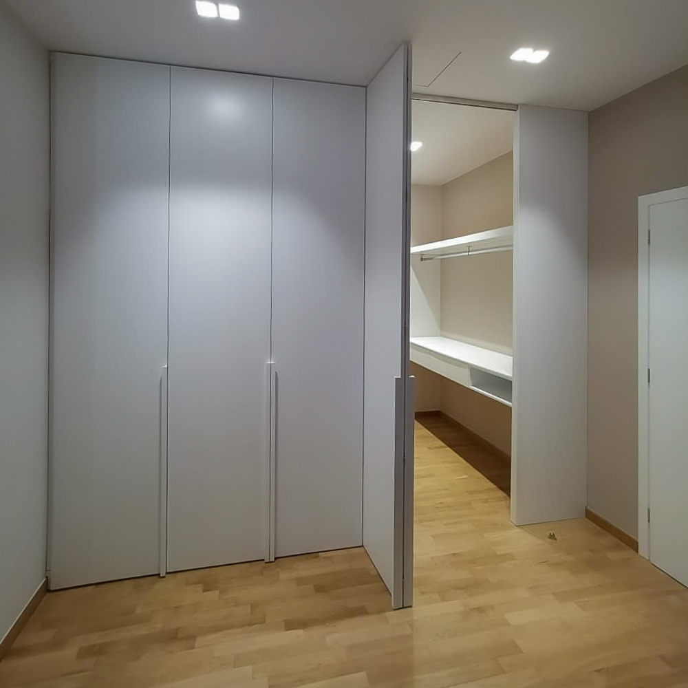 gallery-item